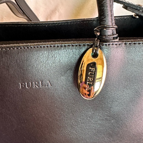 Authentic Furla 2 way Black leather crossbody/handbag. - Picture 5 of 16